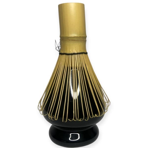 Bambusbesen auf schwarzem Teebesenhalter Perfekt für deine MatchaZubereitung | AY Natural Bambusbesen auf schwarzem Porzellanhalter zur stilvollen Aufbewahrung und Pflege für die Matcha Zubereitung